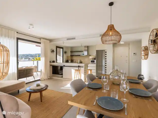 Sueños de Arenal en España, Costa Blanca, Jávea - apartamento Amplio comedor con cocina abierta y acceso directo a la terraza