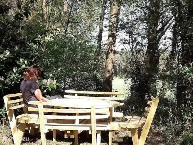 Coeur de fleur de chalet | Pays-Bas, Gueldre, Zelhem - maison de vacances Vous pouvez attraper le tout dernier soleil ici, avec une vue sur la prairie, le pique-est bien à cette table pour 8 personnes