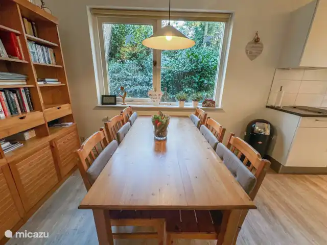 Coeur de fleur de chalet | Pays-Bas, Gueldre, Zelhem - maison de vacances La bibliothèque est remplie de romans, de détectives, d’informations sur la région, de DVD, de jeux, de jeux de cartes