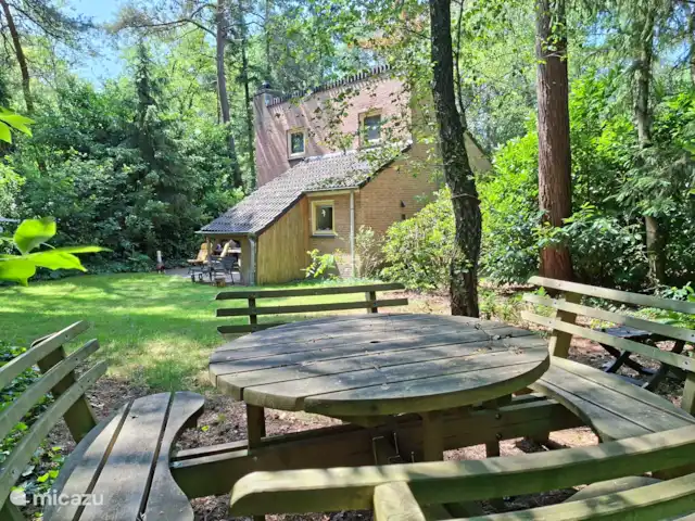 Coeur de fleur de chalet | Pays-Bas, Gueldre, Zelhem - maison de vacances Beau jardin, tel et ombragé. Plusieurs coins salon dont une table de pique-, une table de jardin avec des chaises réglables/coussins de chaise. Beaucoup d’intimité et de verdure