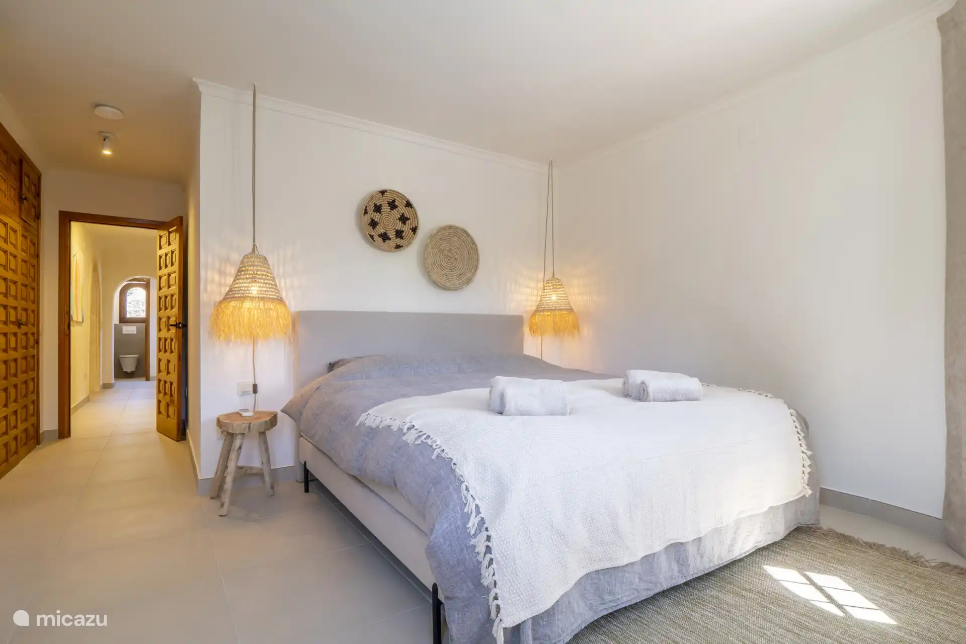 El aire acondicionado en todas las habitaciones lo mantiene agradable y fresco incluso en verano.