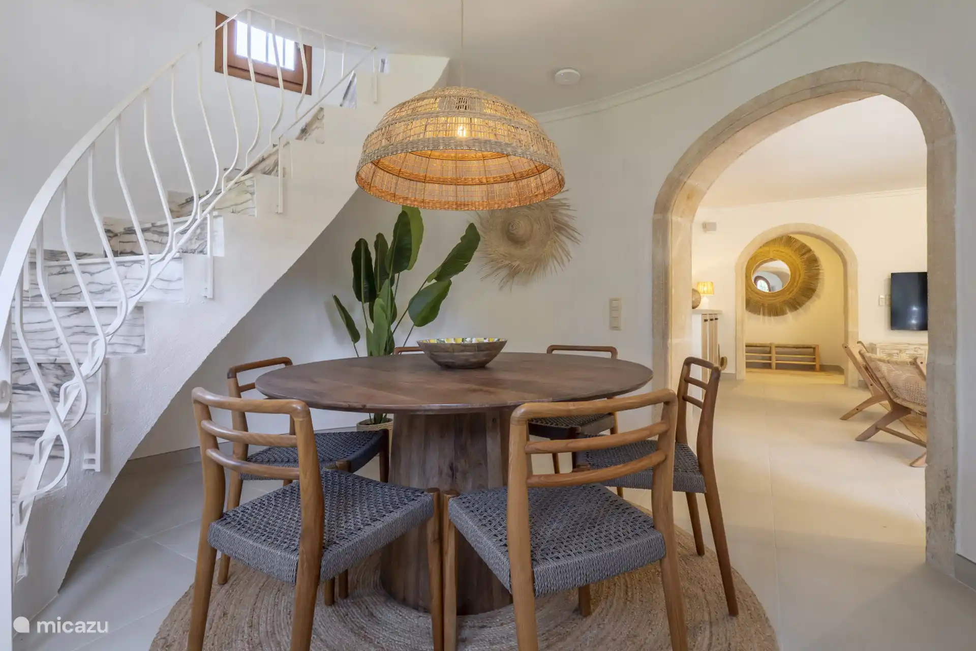 Abierto, bien organizado y acogedor.