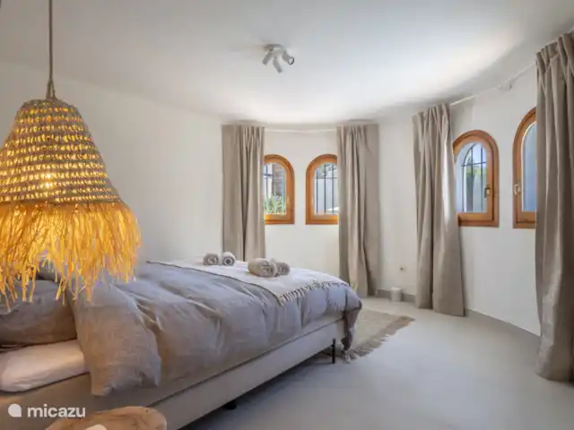 Villa Florencia  | Espagne, Costa Blanca, Benissa - villa Les fenêtres offrent beaucoup de lumière du jour et une sensation d’espace.