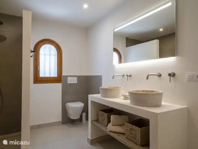 Villa Florencia  | Espagne, Costa Blanca, Benissa - villa Salle de bain moderne au rez-de-chaussée avec douche à l’italienne spacieuse.