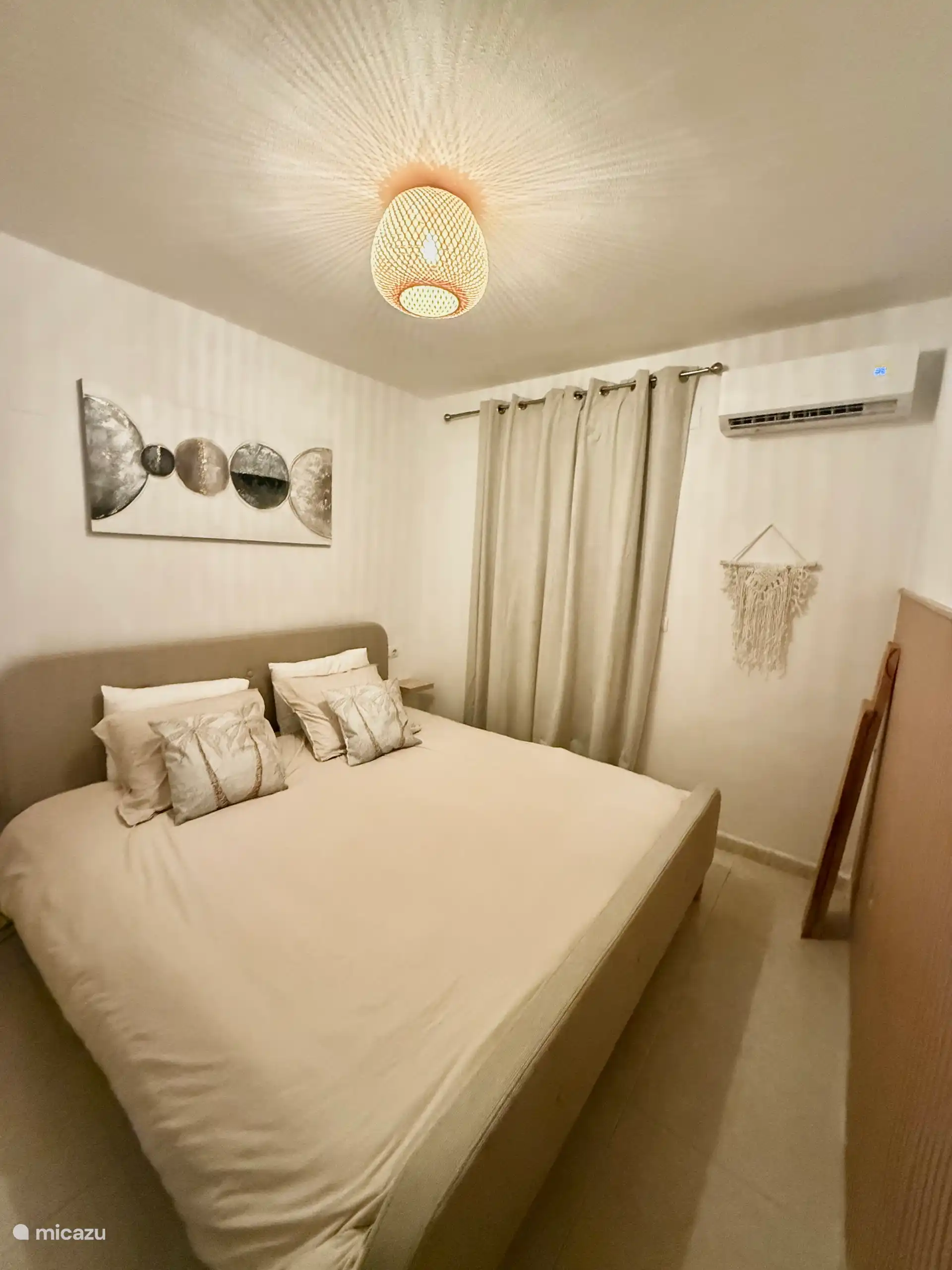 Chambre 1 avec grand lit 180x200