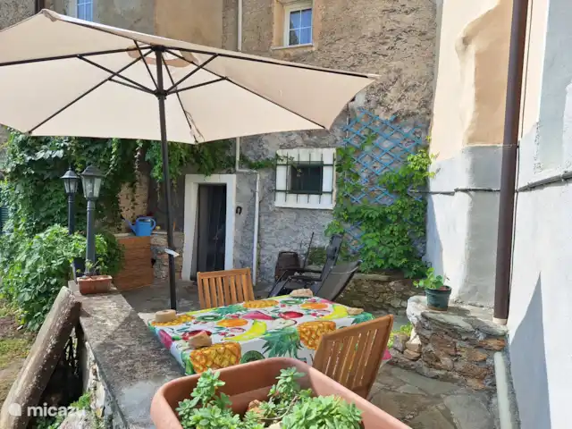 Ca' Armando en Liguria en Italia, Liguria, Erli - casa vacacional Terrazo giardino