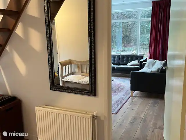 DormyHouse | Pays-Bas, Drenthe, Wateren - maison de vacances Le hall avec l’escalier menant au premier étage.