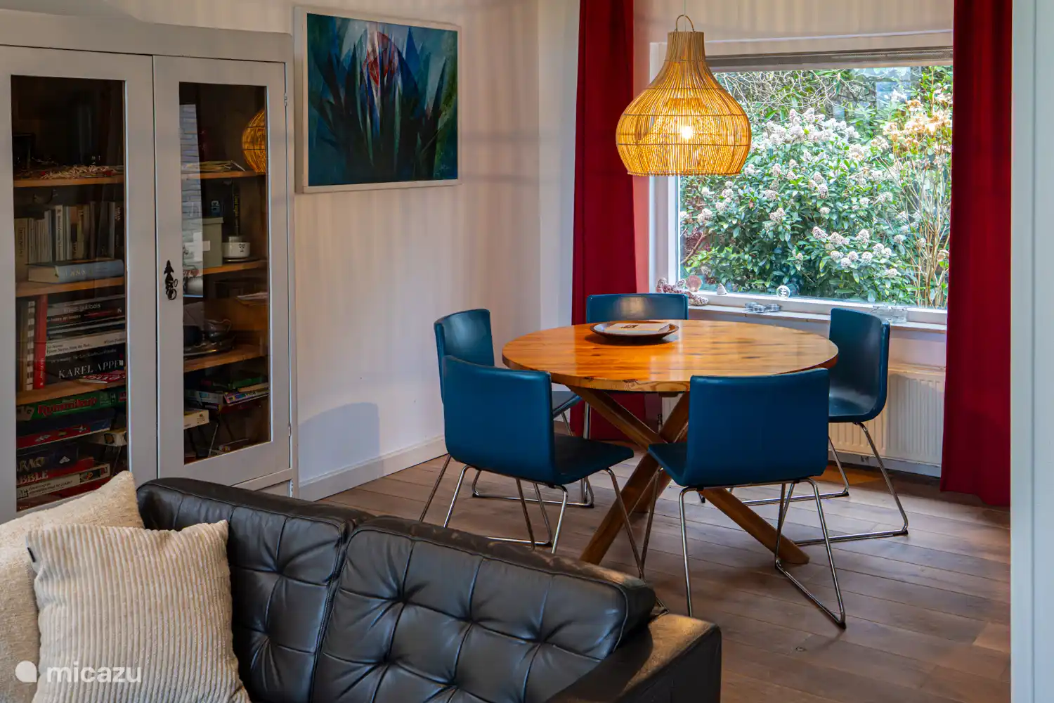 Der Esstisch aus dem Wohnzimmer.