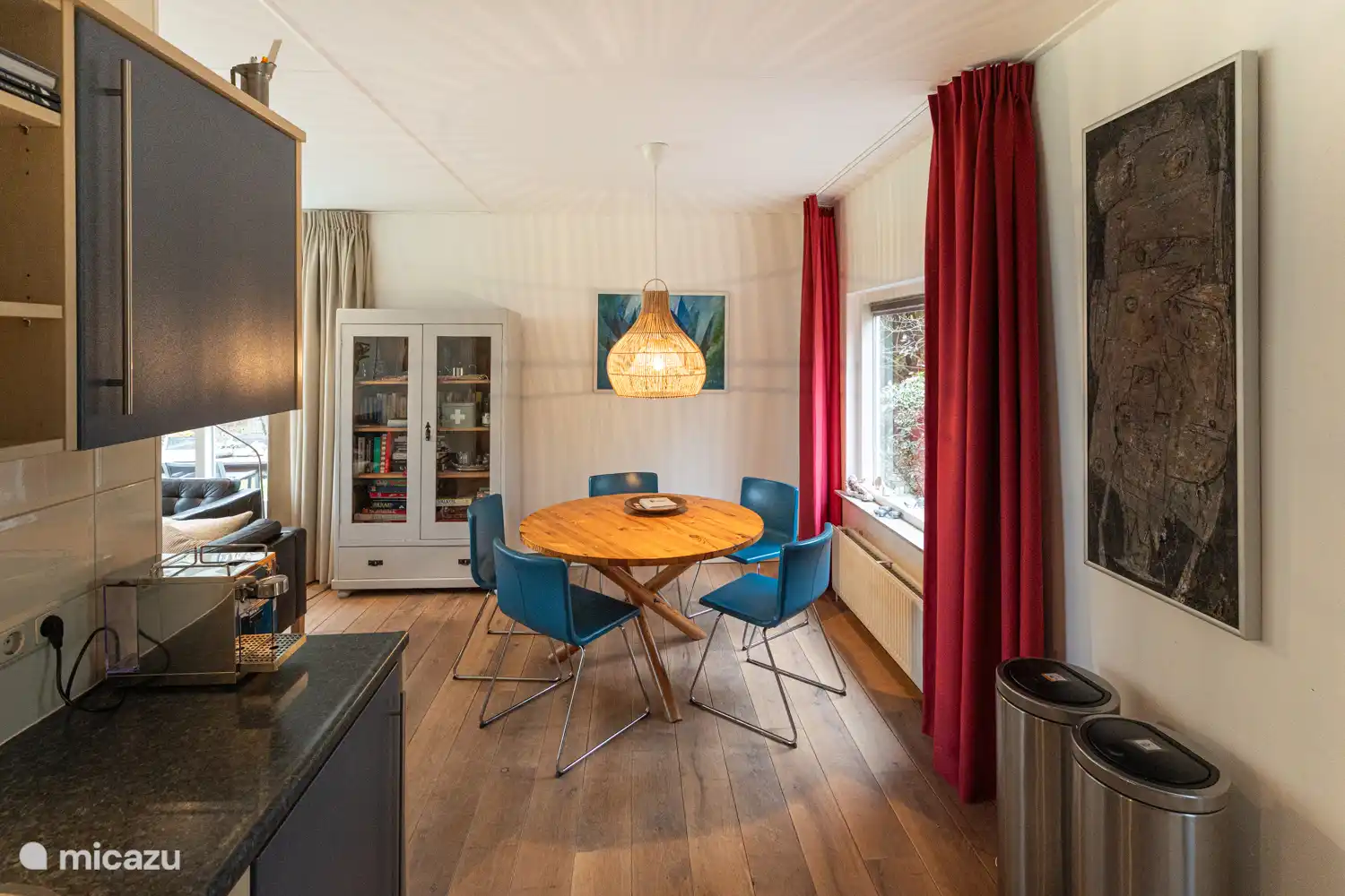 Der Esstisch aus der Küche.