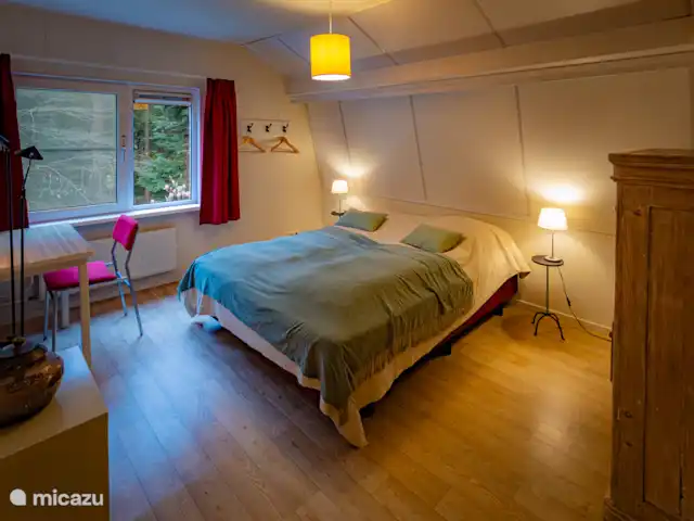 DormyHouse | Pays-Bas, Drenthe, Wateren - maison de vacances Chambre 2 avec 2 lits simples et un bureau pour s’isoler.