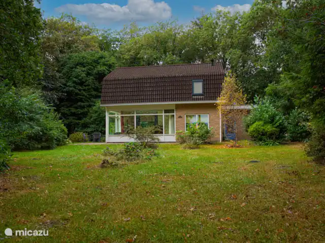DormyHouse | Pays-Bas, Drenthe, Wateren - maison de vacances Le chalet avec le grand jardin forestier, il y a toujours un endroit où le soleil brille