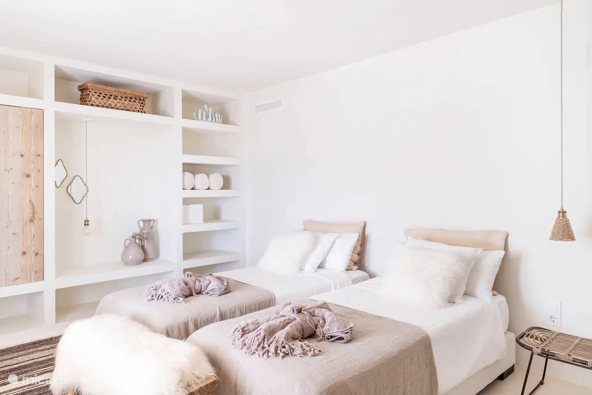 Casa Roca - Slaapkamer met twee eenpersoonsbedden.