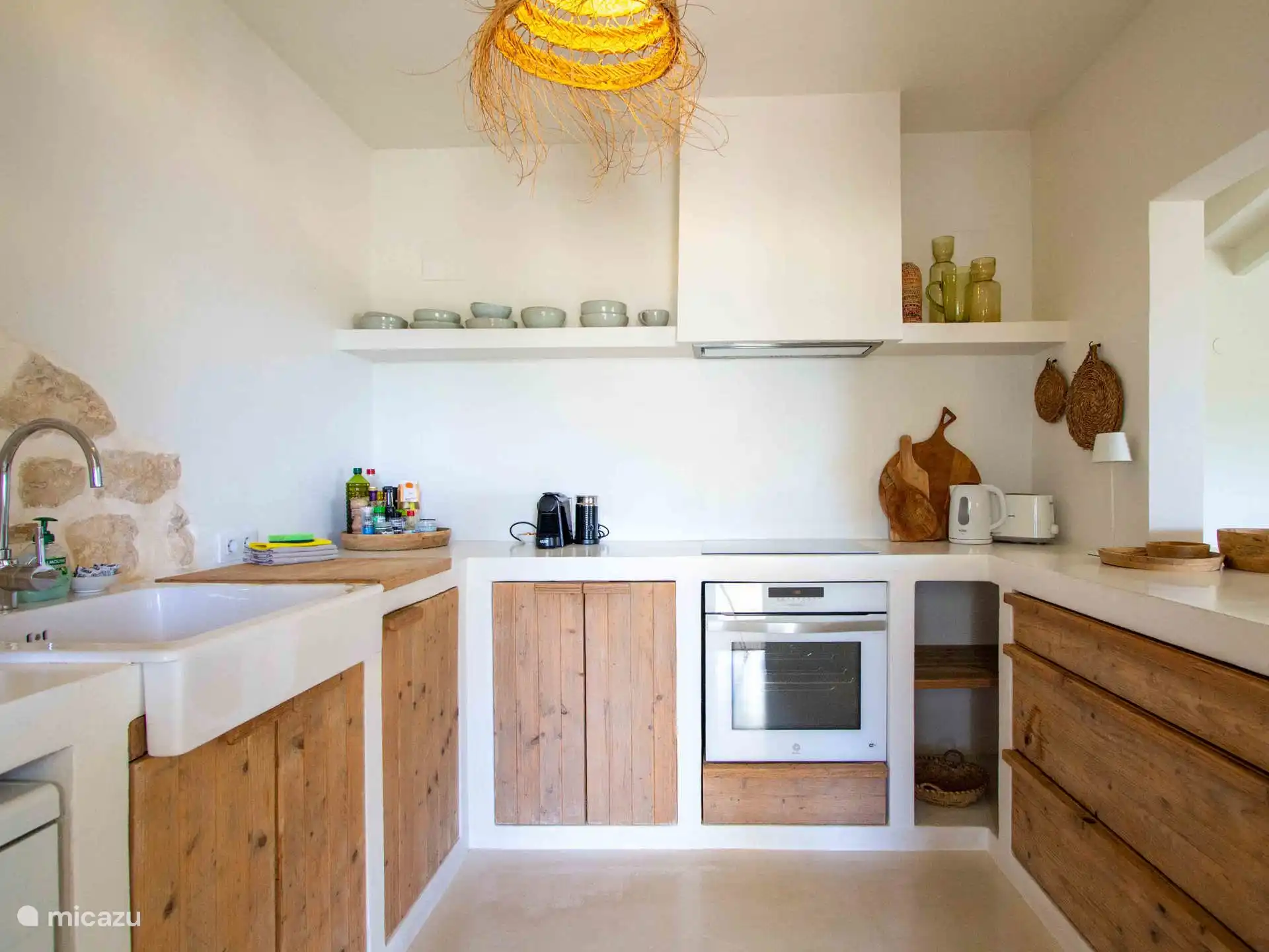 Casa Roca - Cocina abierta con todas las comodidades necesarias