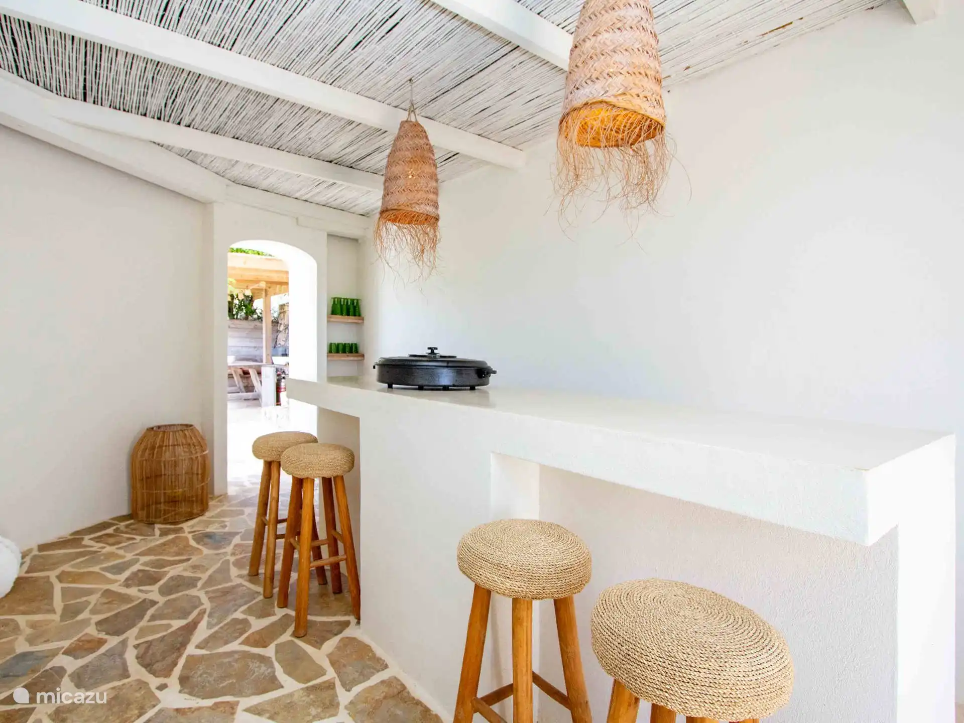 Casa Roca - cocina exterior con acceso a la terraza