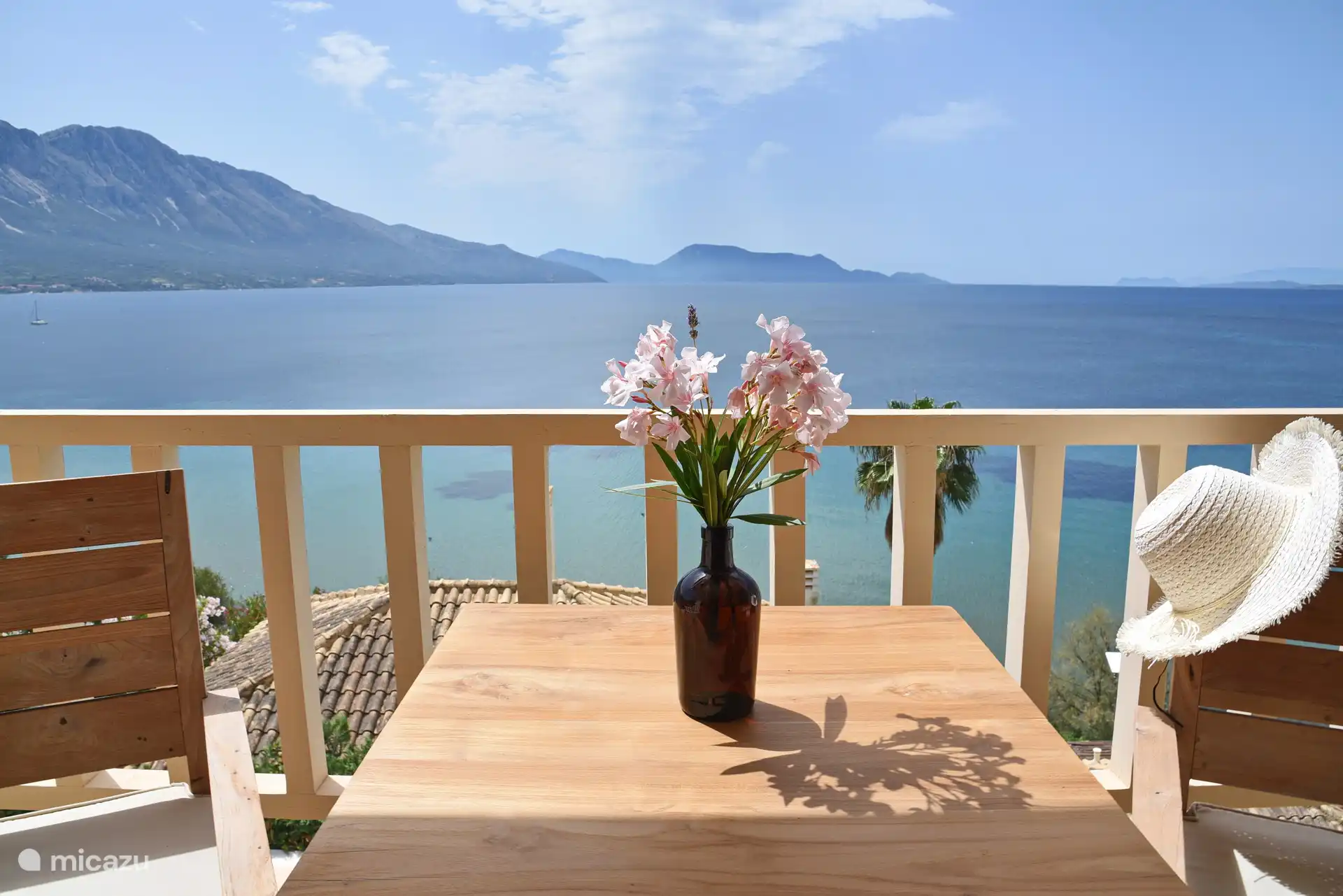 Vue sur le balcon de la chambre principale