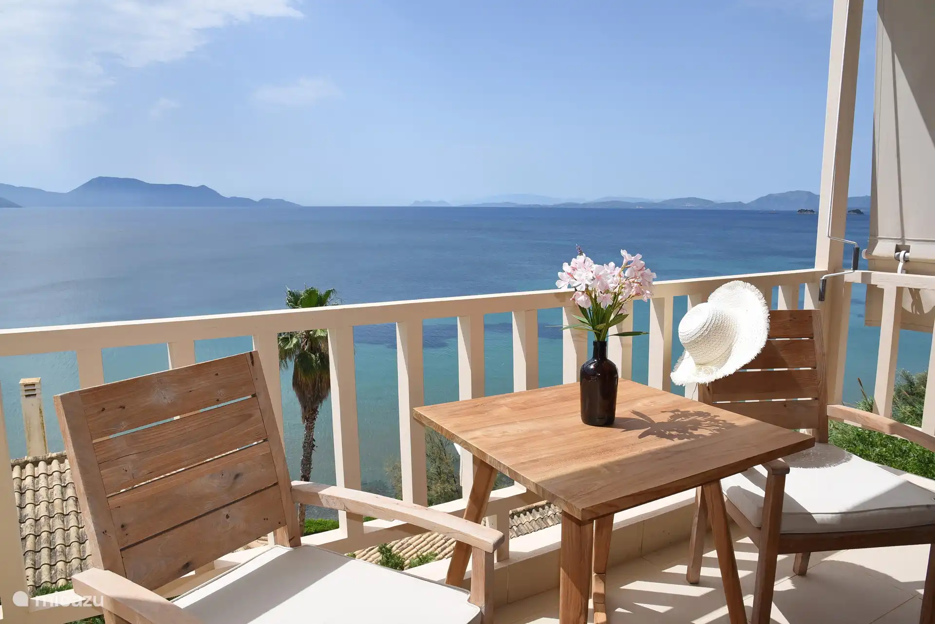 Vue sur le balcon de la chambre principale