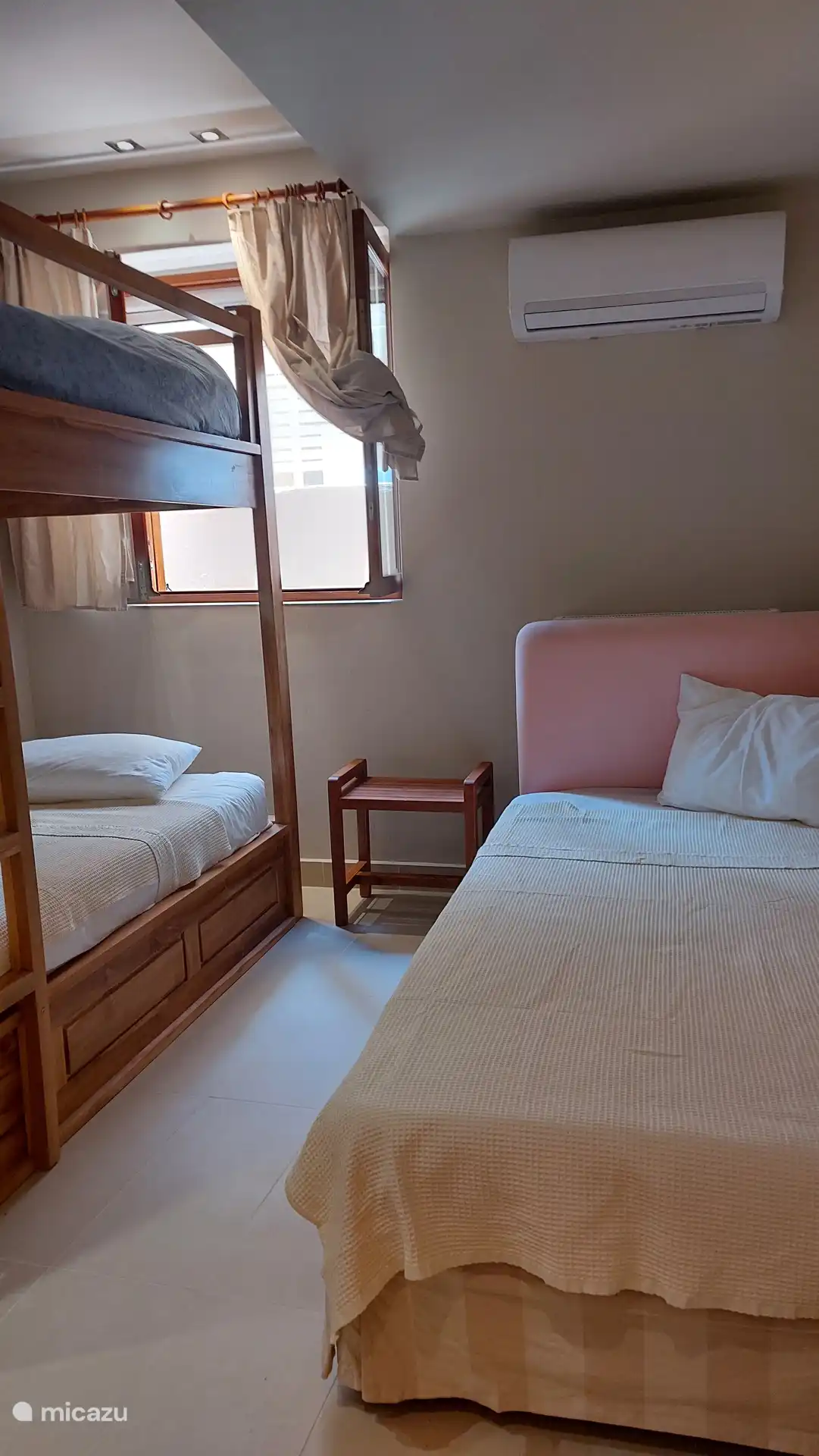 Deuxième chambre à coucher avec lits superposés au niveau inférieur