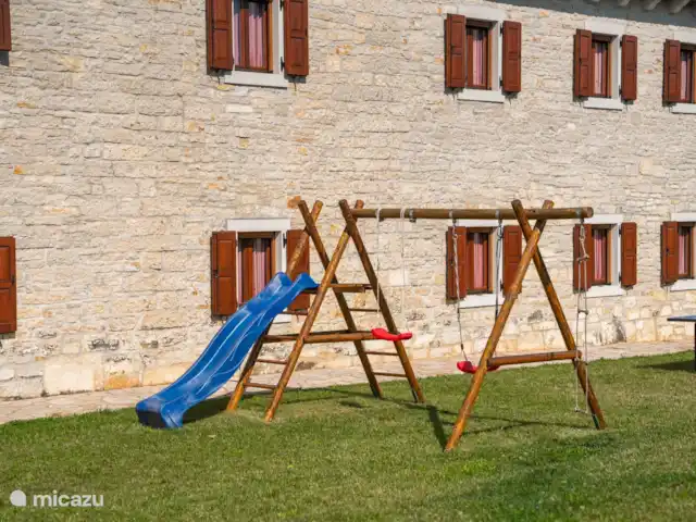 Villa Kristijan en Croacia, Istria, Zminj - villa Deslizamiento + Columpio