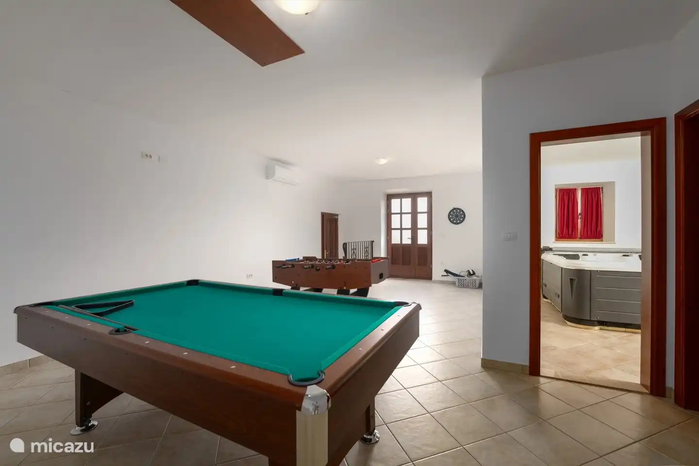 Billardtisch + Tischfußball