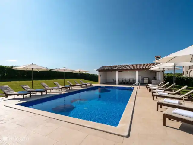 Villa Kristijan en Croacia, Istria, Zminj - villa Piscina + hamacas