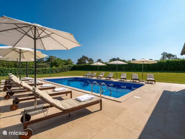 Villa Kristijan en Croacia, Istria, Zminj - villa Piscina + hamacas