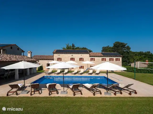 Villa Kristijan en Croacia, Istria, Zminj - villa Chalet con piscina