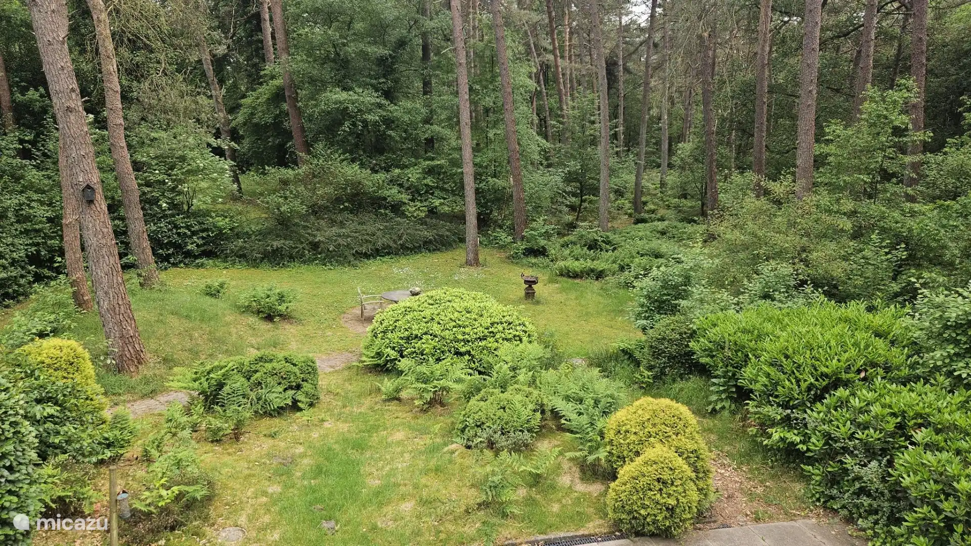 Uitzicht vanaf slaapkamer rechts