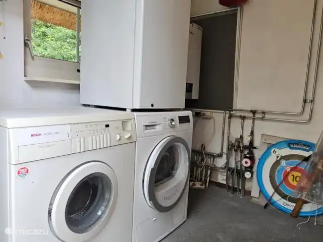 Chalet dans les bois | Pays-Bas, Drenthe, Diever - maison de vacances Buanderie avec congélateur, lave-linge et sèche-linge.