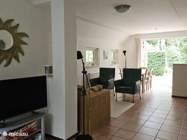 Chalet dans les bois | Pays-Bas, Drenthe, Diever - maison de vacances Salon photographié depuis la pièce de devant.