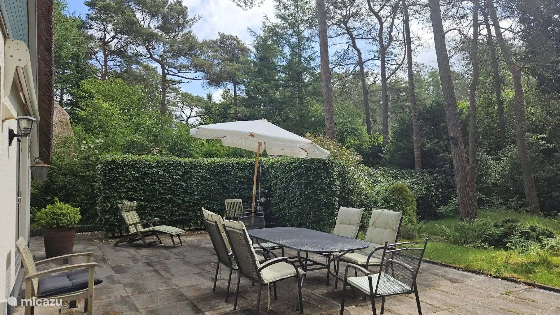 terras achter met tuinset