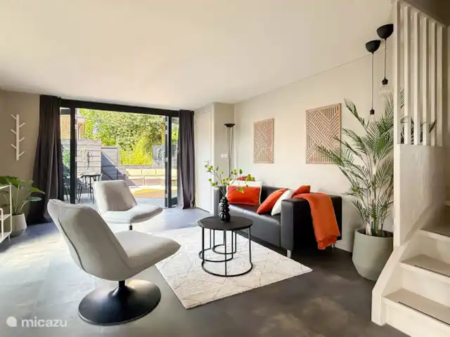 't Boschhuys | Pays-Bas, Hollande du Nord, Bergen - tiny house Salon avec escalier