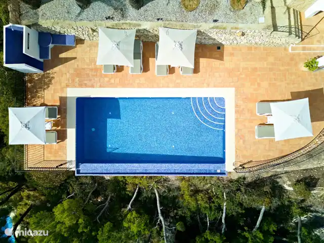 Casa la Gaviota | Espagne, Costa Blanca, Teulada - villa Casa la Gaviota - Piscine avec transats et parasols.