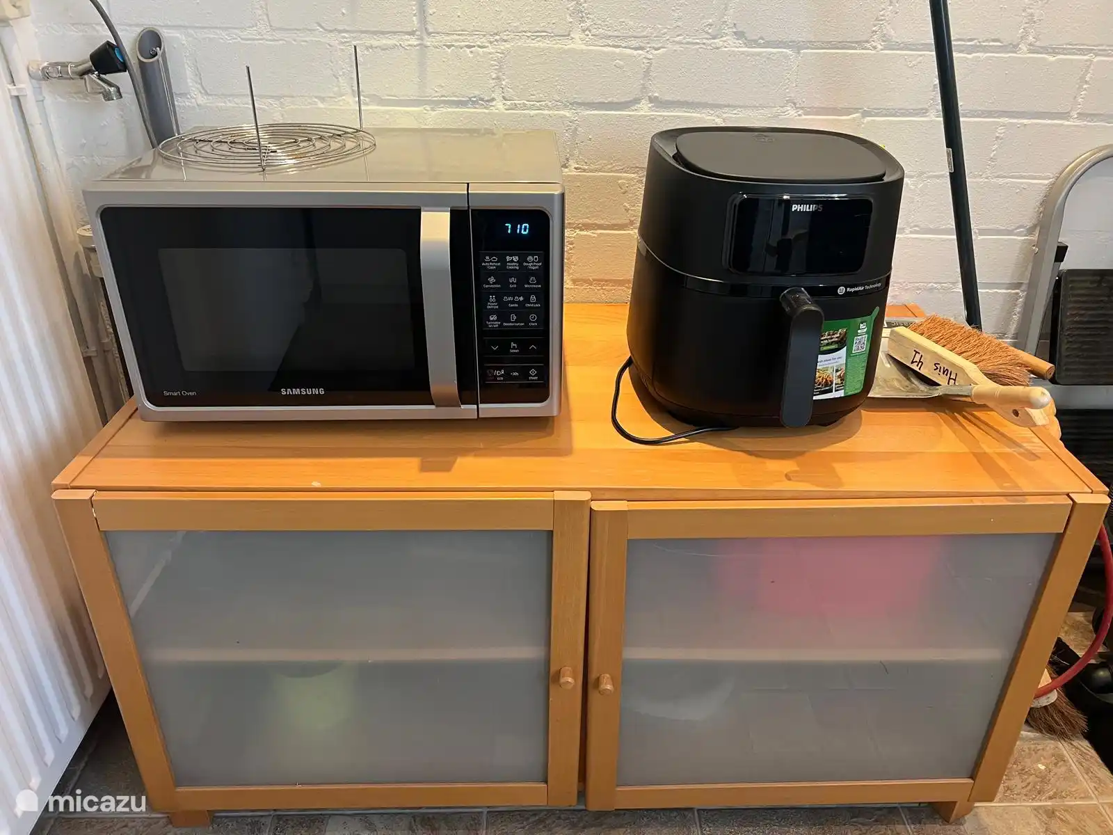 Microwave and airfryer