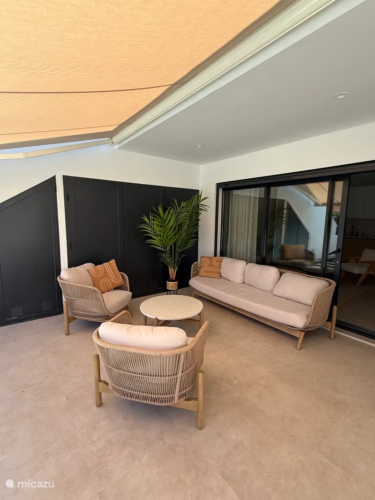 Salón Ibiza ambientado en la terraza