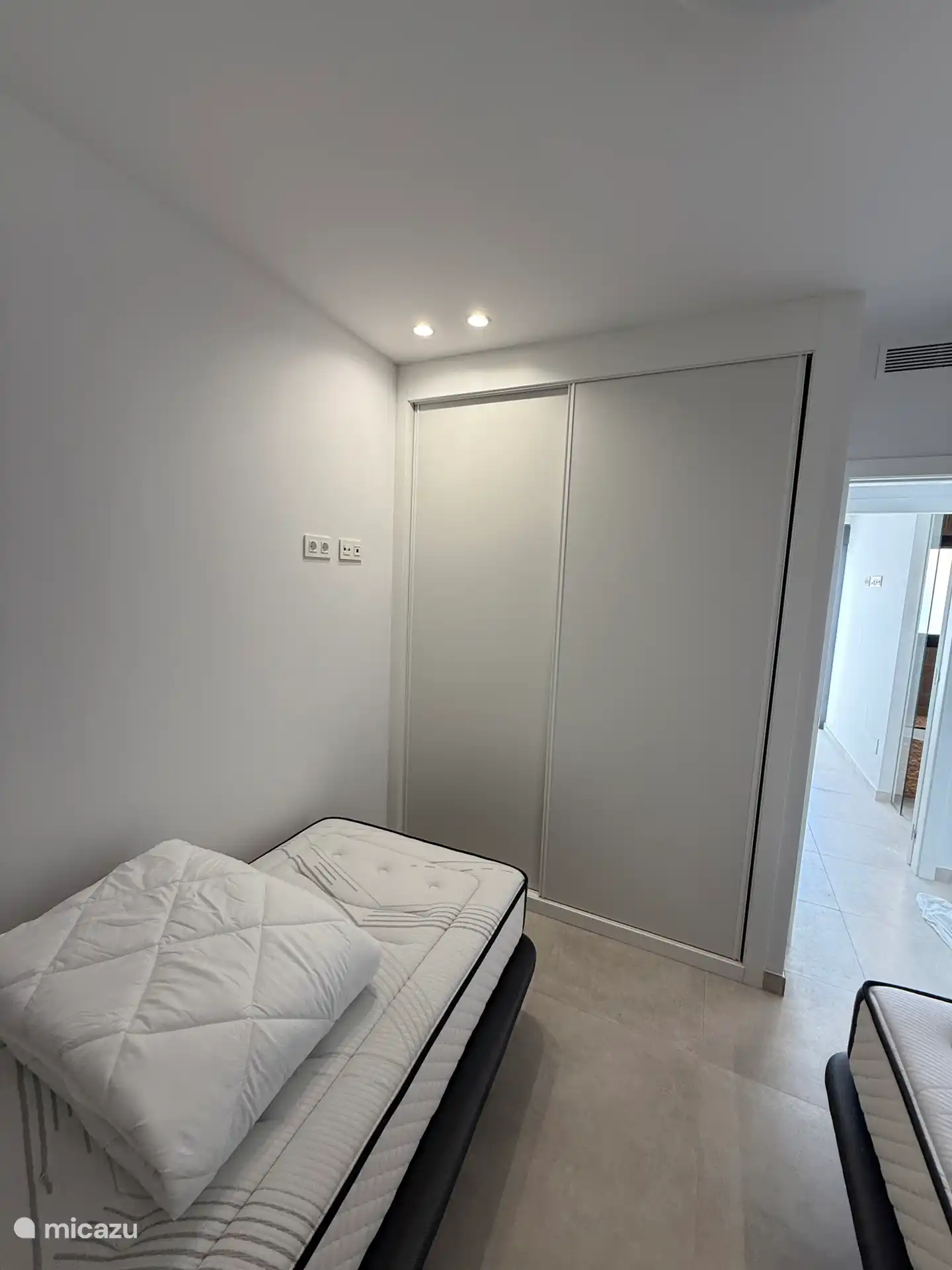 Dormitorio 3 con armarios empotrados