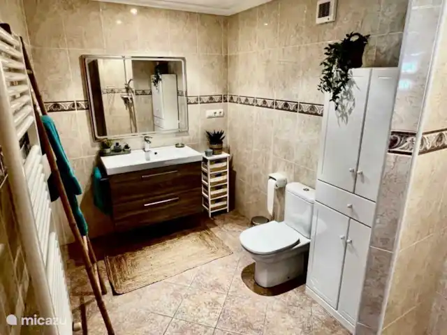 Villa Studio 44 | Benissa | 8 pers | Espagne, Costa Blanca, Benissa - villa La Villa Studio 44 à Benissa dispose d’une salle de bain complète au rez-de-chaussée.