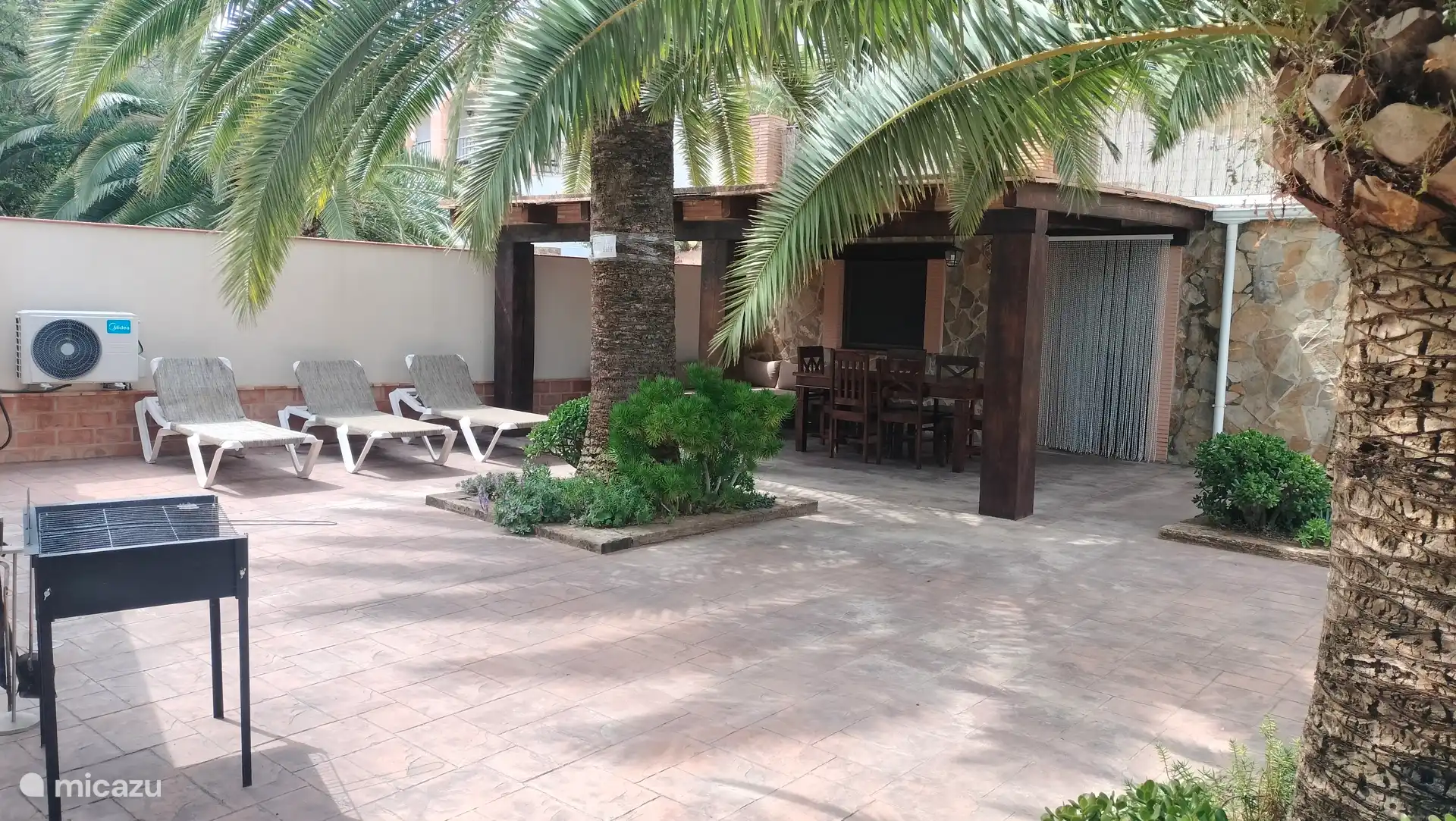 Veranda, Hängematten, Grill in der Wohnung 