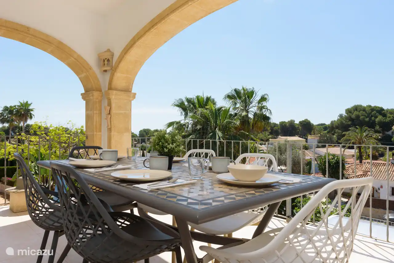 Essbereich auf Terrasse/Balkon