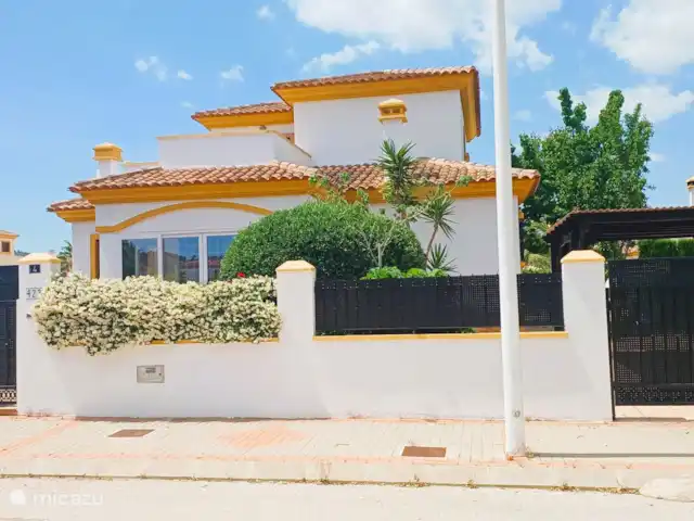 villa en España, Costa Blanca, Hondón de las Nieves – Casa Lila - piscina privada y parque infantil Vista de la propiedad