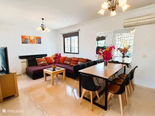 villa en España, Costa Blanca, Hondón de las Nieves – Casa Lila - piscina privada y parque infantil Sala de estar y comedor