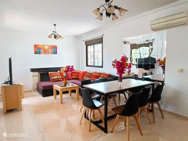 villa en España, Costa Blanca, Hondón de las Nieves – Casa Lila - piscina privada y parque infantil Sala de estar y comedor