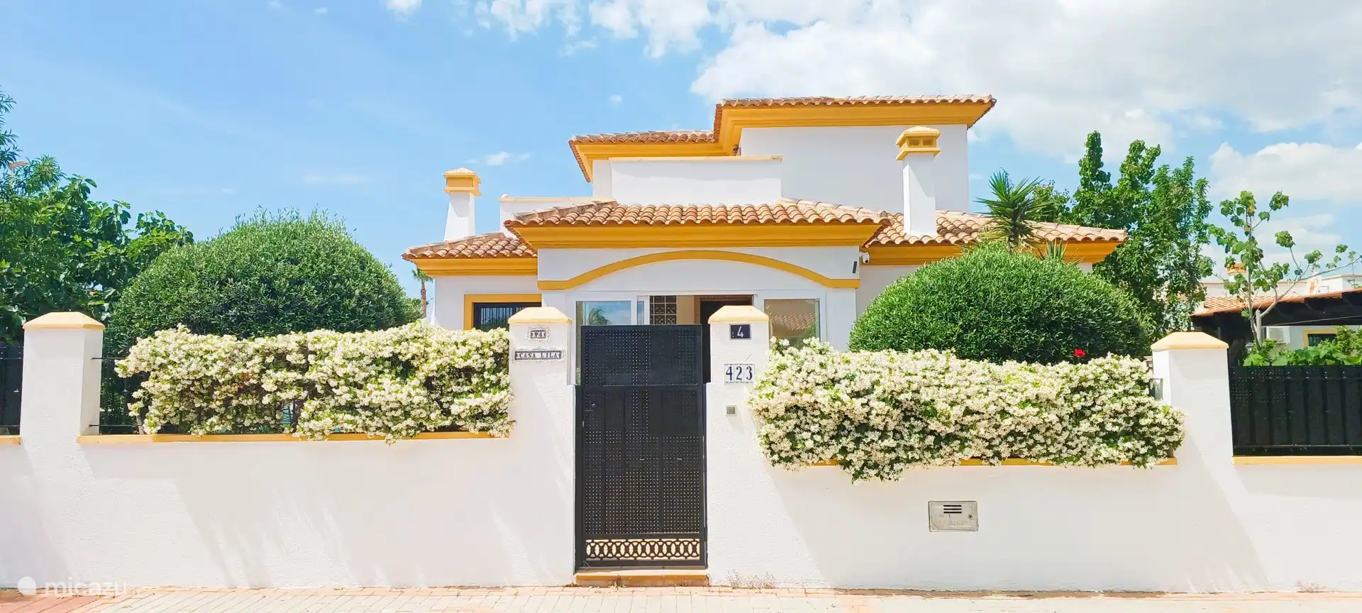 Vista a la calle de la propiedad