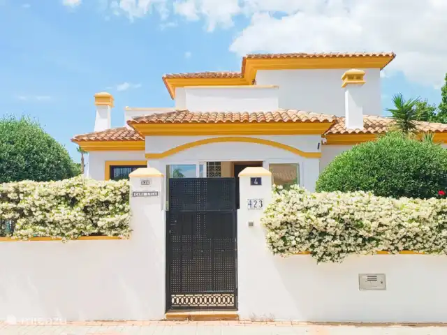 villa en España, Costa Blanca, Hondón de las Nieves – Casa Lila - piscina privada y parque infantil Vista a la calle de la propiedad
