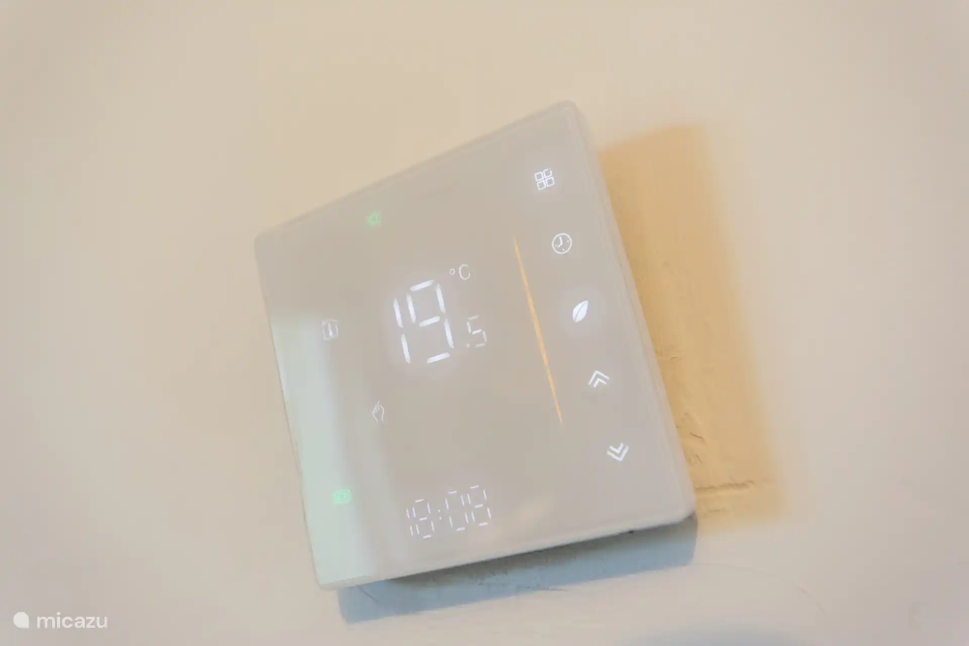 D’une simple pression sur un bouton, vous pouvez régler la température à votre convenance. Le chauffage par le sol fournit une chaleur agréable, particulièrement agréable les matins froids ou les froides soirées d’hiver.