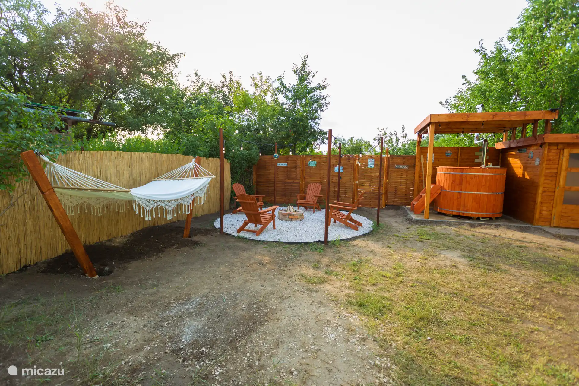 Votre endroit pour vraiment vous détendre - hamac, feu, bain à remous. Tout ce dont vous avez besoin.