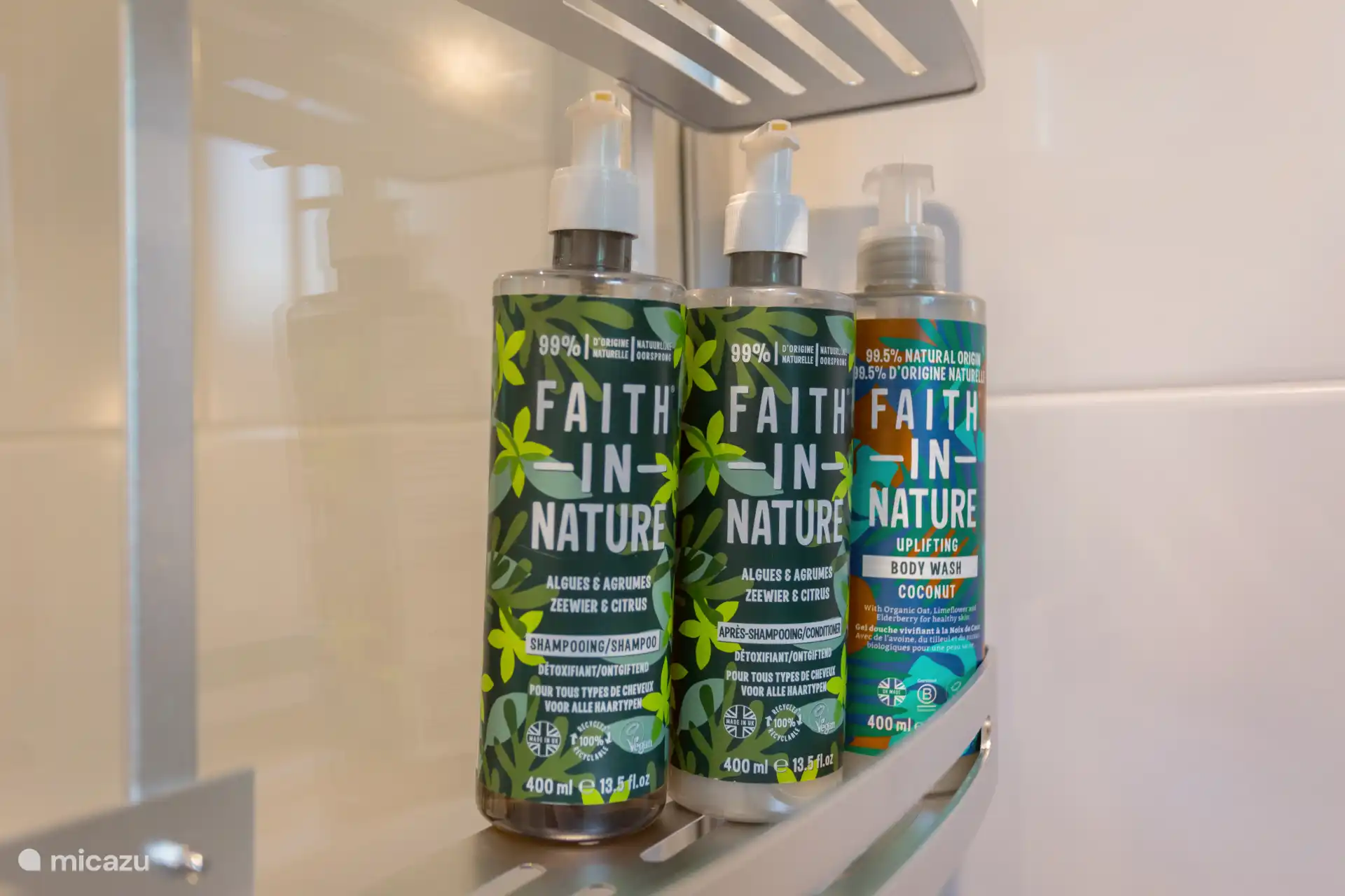 Faites-vous plaisir avec nos produits de douche biologiques de Faith in Nature - Pas de déchets en plastique ou de sacs d’hôtel ici - juste des soins honnêtes avec une mission verte.