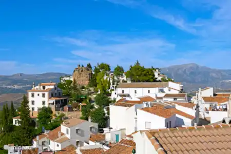 Comares