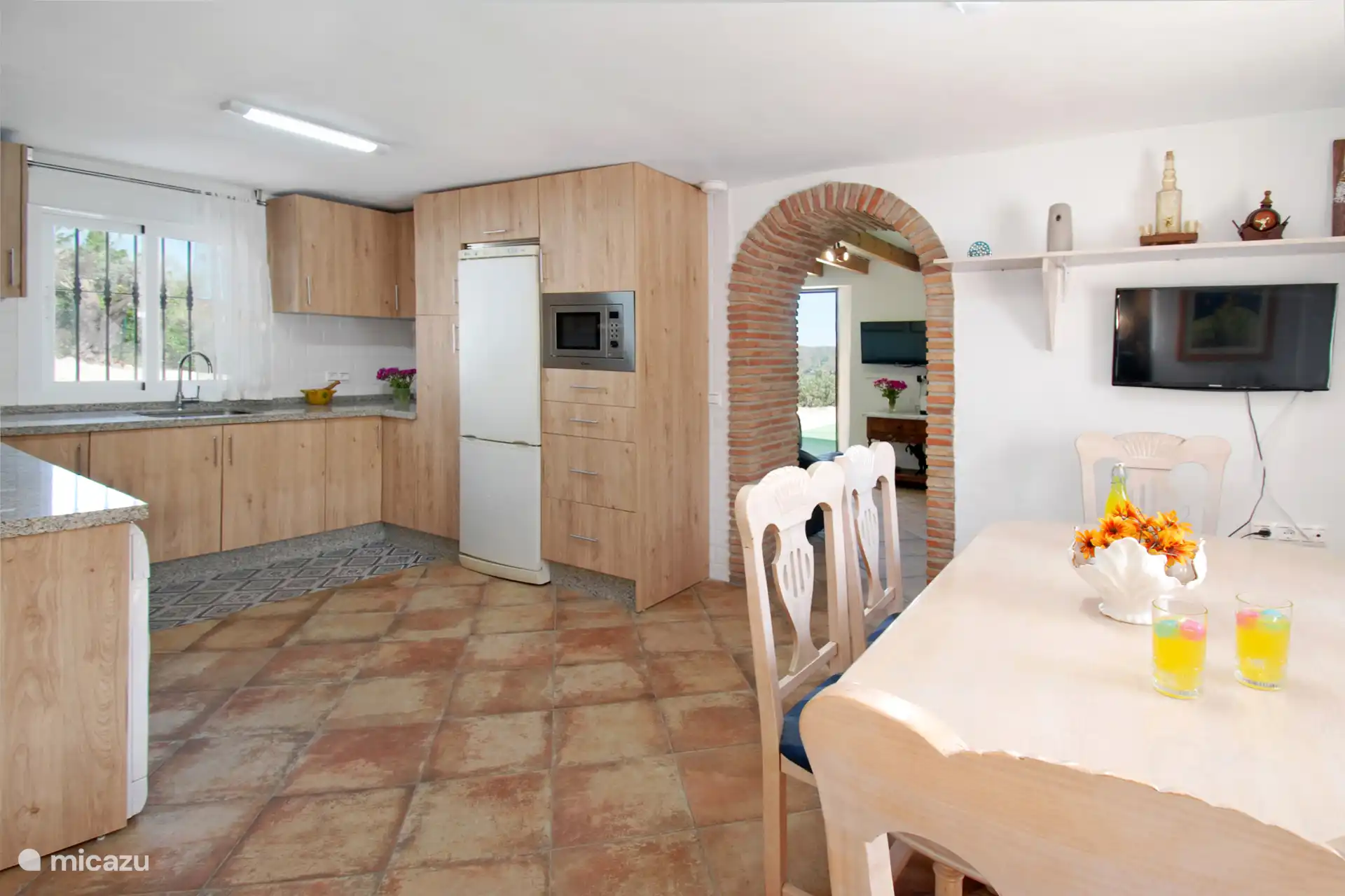 Unsere Essküche. Wie im ganzen Haus gibt es auch hier Fensterläden.