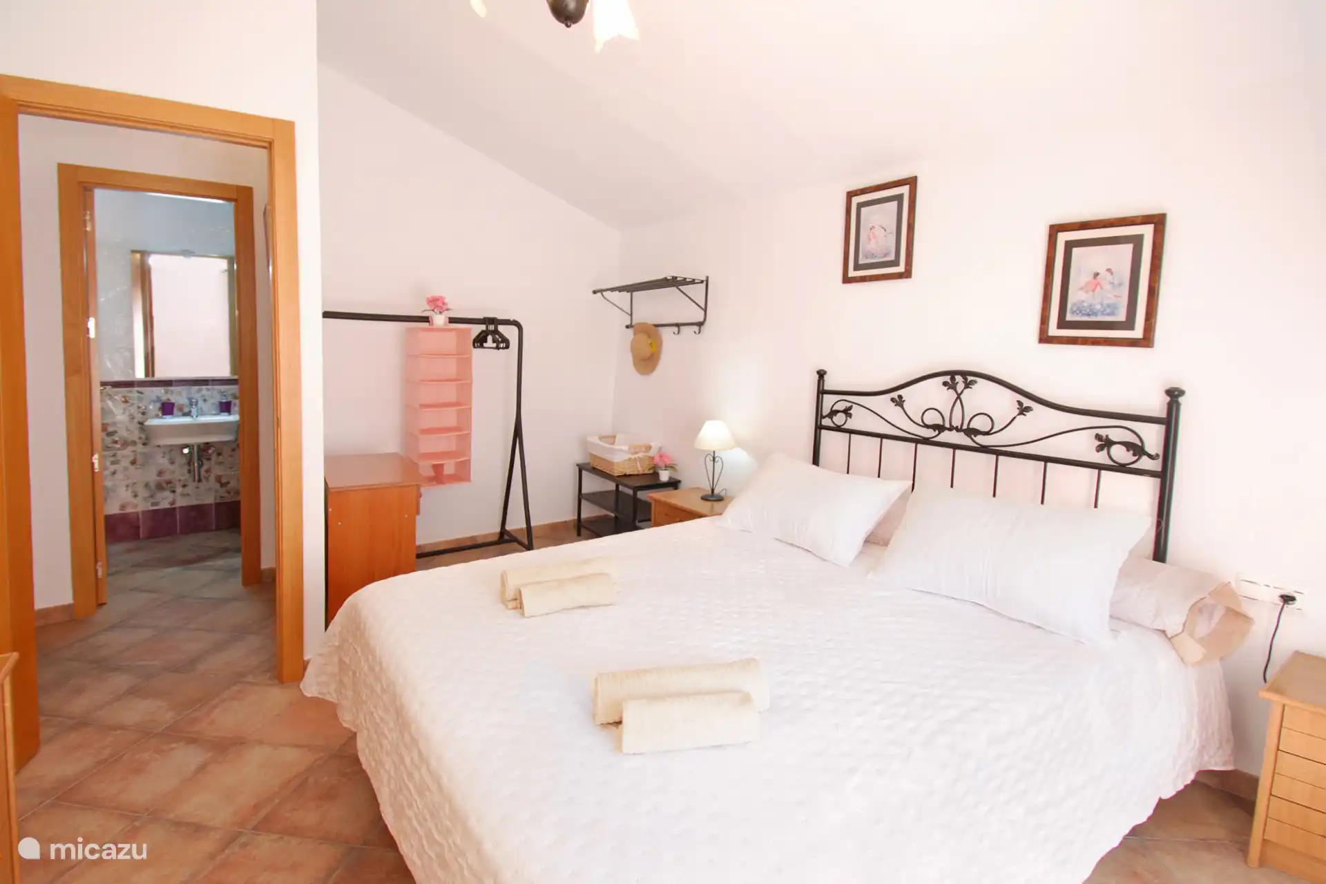 Die gesamte Bettwäsche wird von uns gestellt. 