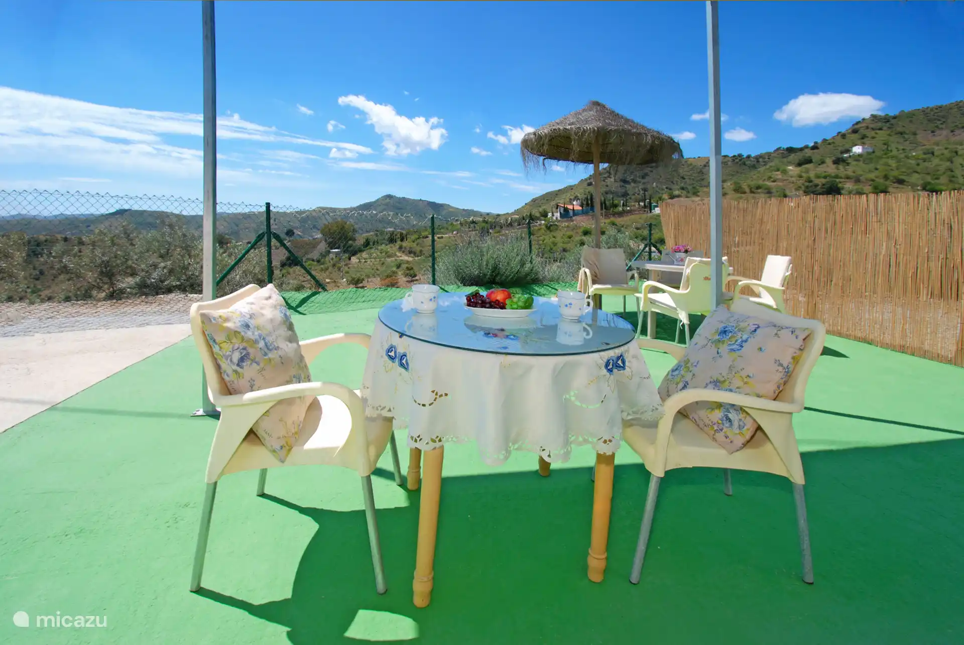 Die schöne Aussicht, über die Berge bis zur Küste. 